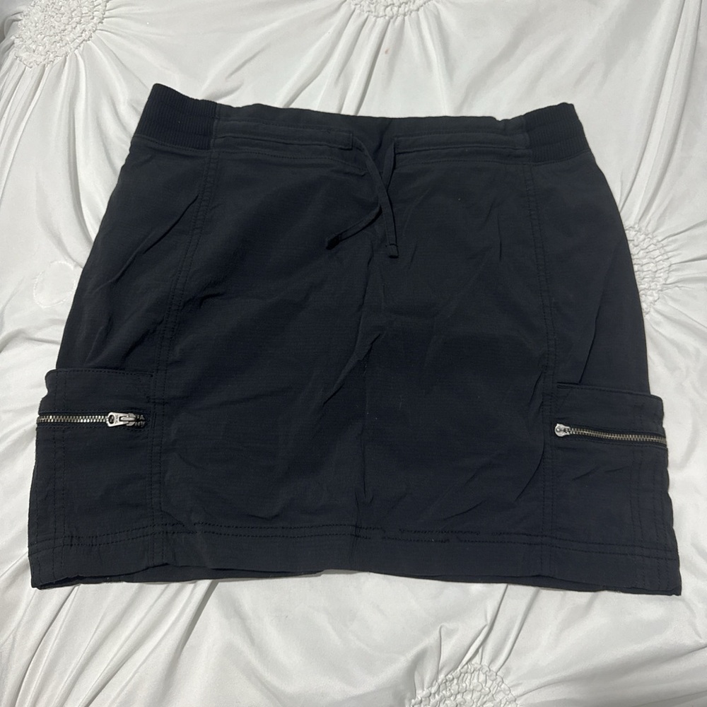 Athleta Black cargo mini skirt with zipper details size 10 - large